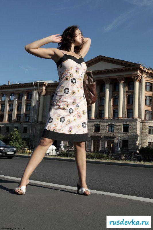 Юная натуралистка с подругой