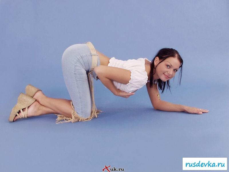 Эротичная разминка брюнетки окончена