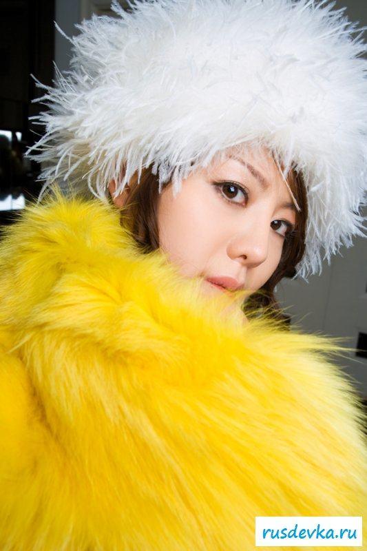 Голая и милая красотка