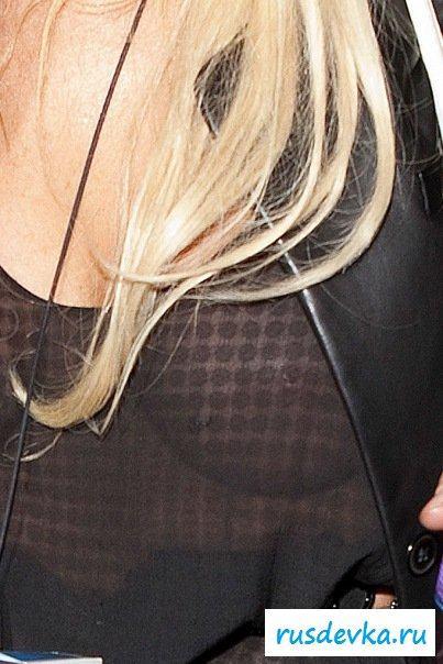 Беловолосая красотка полуобнаженная 