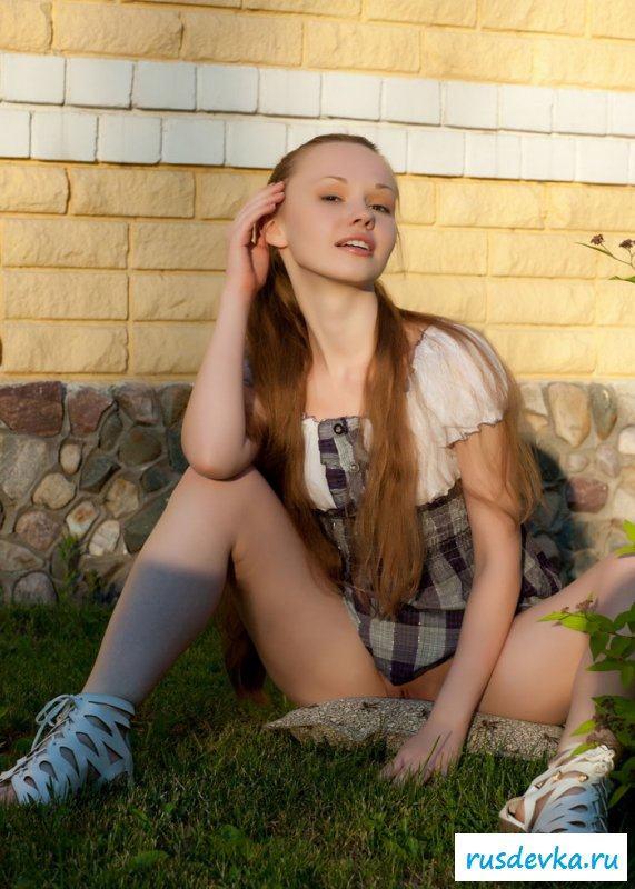 Интервью с обнаженной школяркой