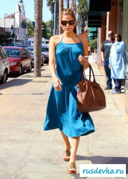 Голые малышки без лифчика в майках