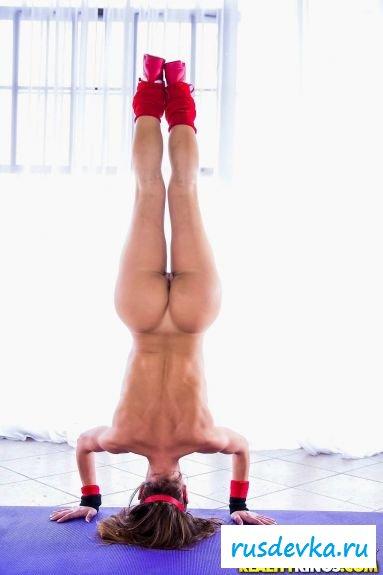 Развлечение танцевщиц в спортивном зале