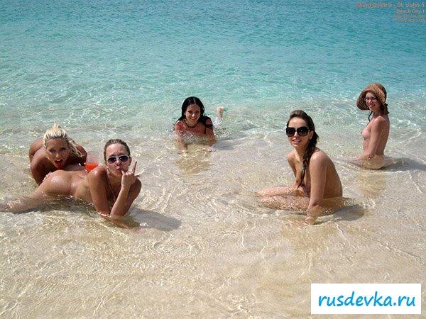 Пляжная эротика с клёвыми чиками Пляжная эротика с клёвыми чиками