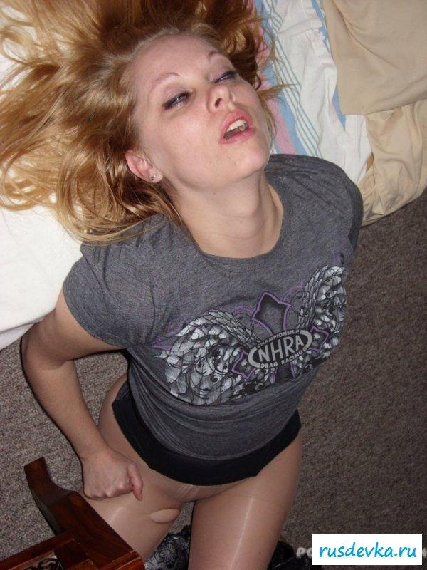 Голая пьяная женщина не в адеквате