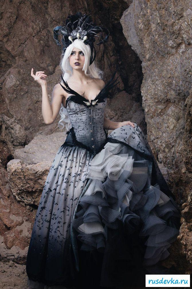 Голая деваха предстанет в разных образах героев (50 фото)