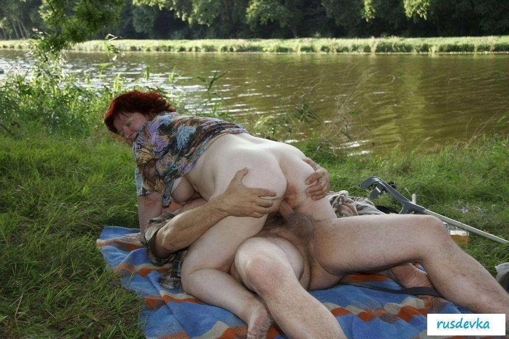 Зрелые свингеры на природе