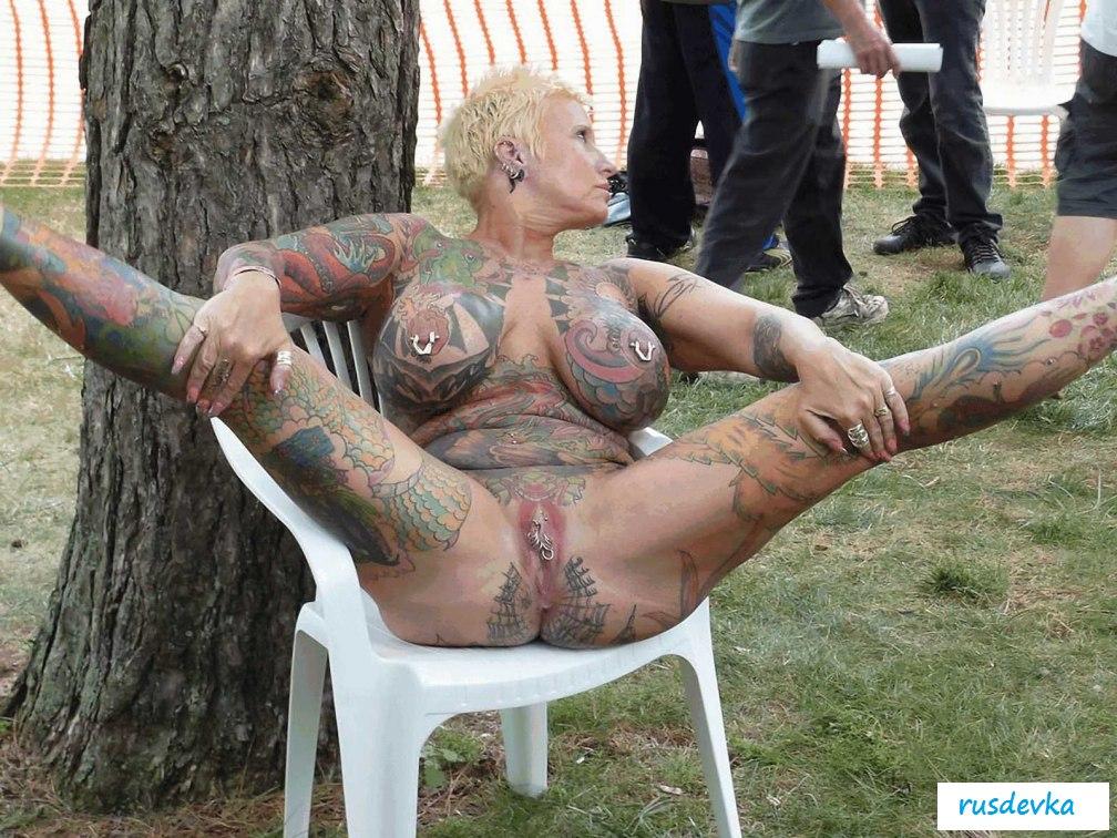 Русская блондинка с тату анал